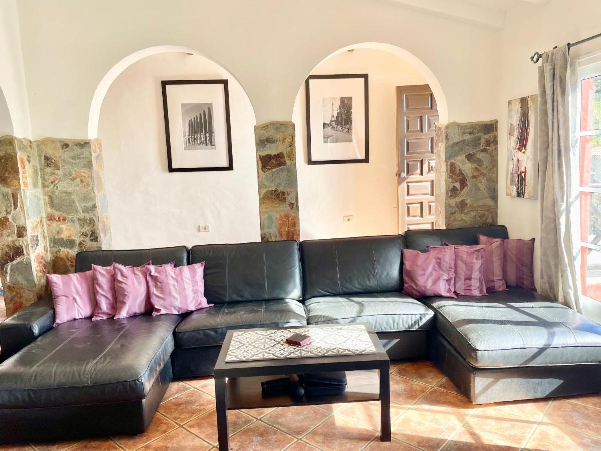 Villa Consuelo - Quiet Location Close to Resorts Buzanada Esterno foto